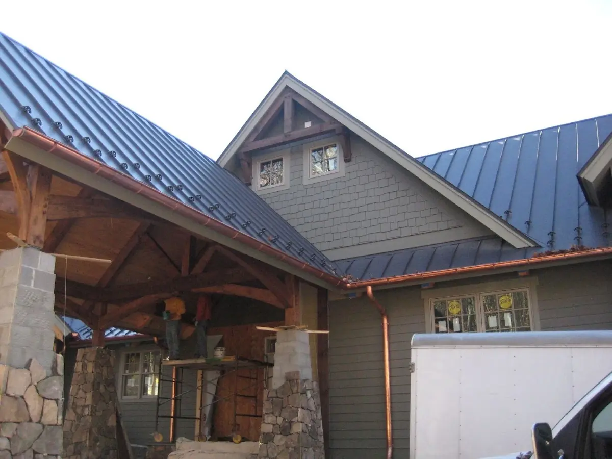 Craftsman Roofing team delivering quality roofing work in MLK-183